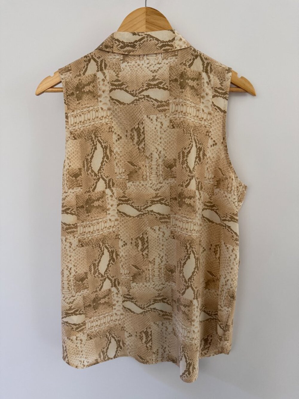 Equipment Slim Signature Silk Sleeveless Snakeskin Blouse Size Medium Capsule - Picture 3 of 5